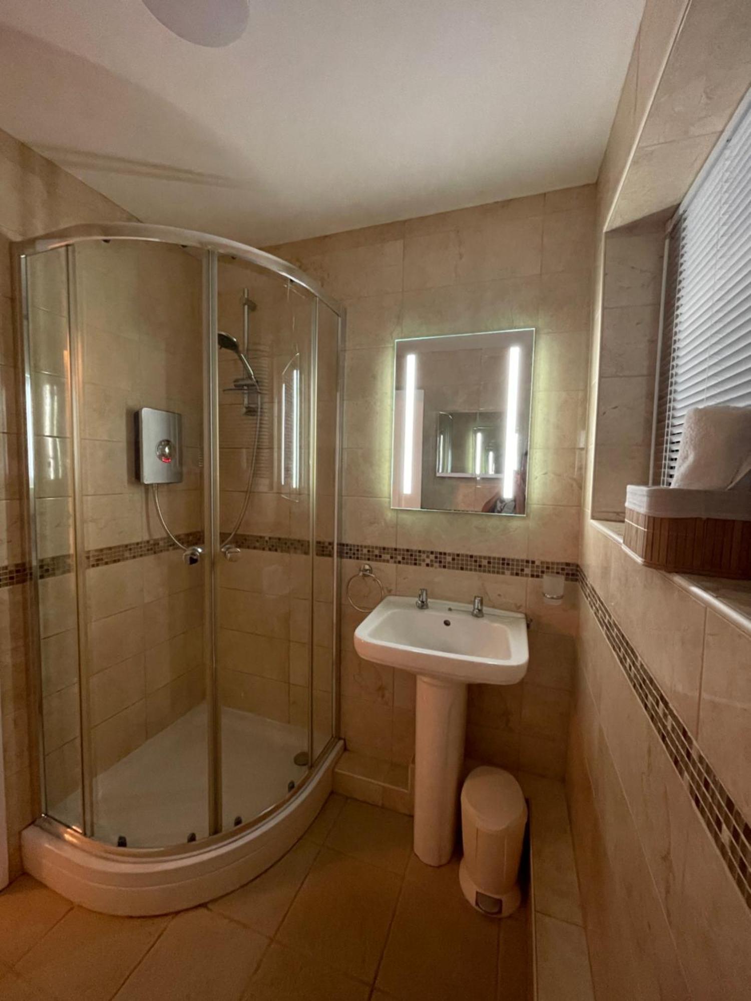 Look No Further Gorgeous Newly Renovated Contemporary Chalet Sandown Bay Holiday Centre Kültér fotó
