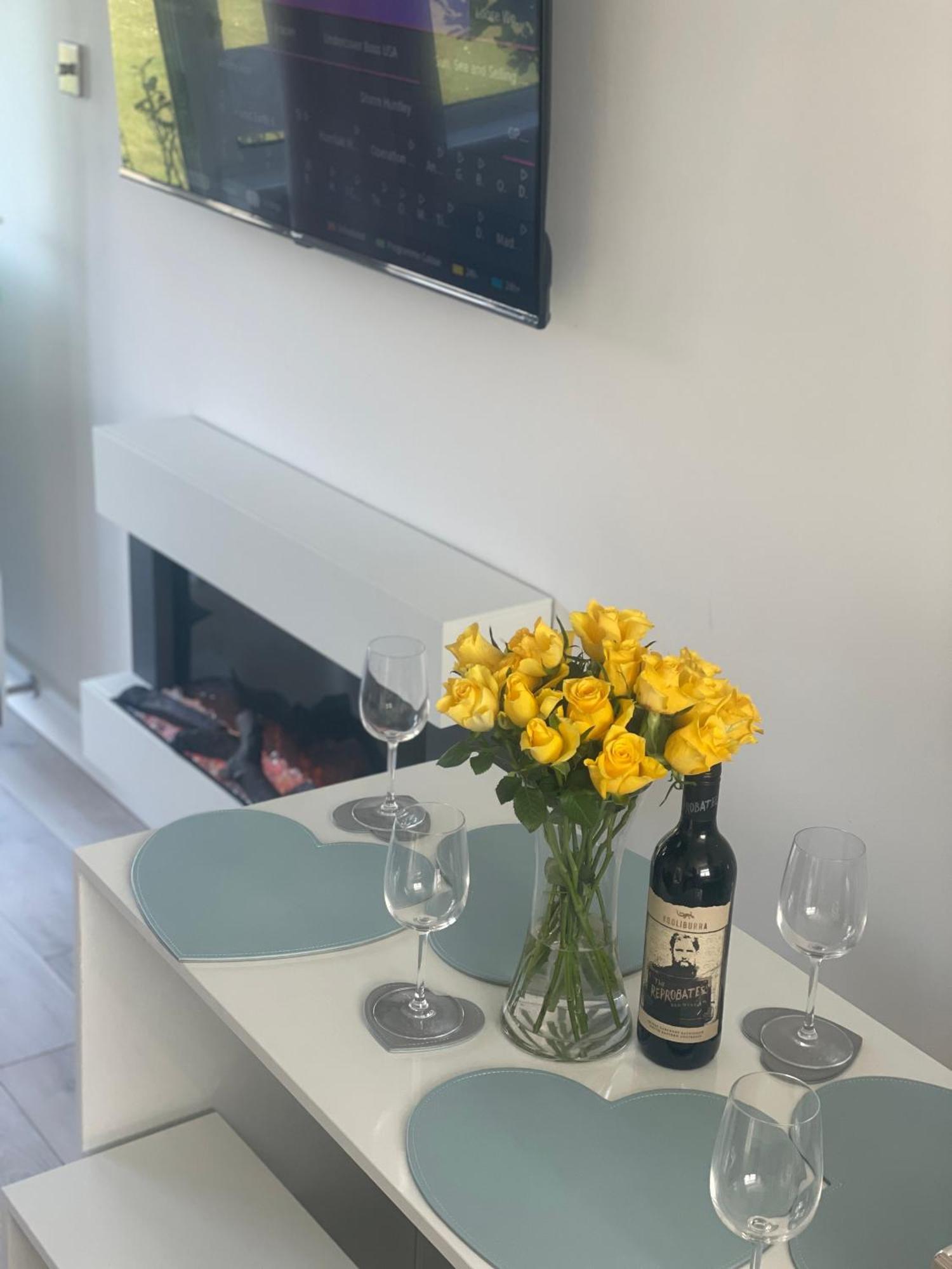 Look No Further Gorgeous Newly Renovated Contemporary Chalet Sandown Bay Holiday Centre Kültér fotó