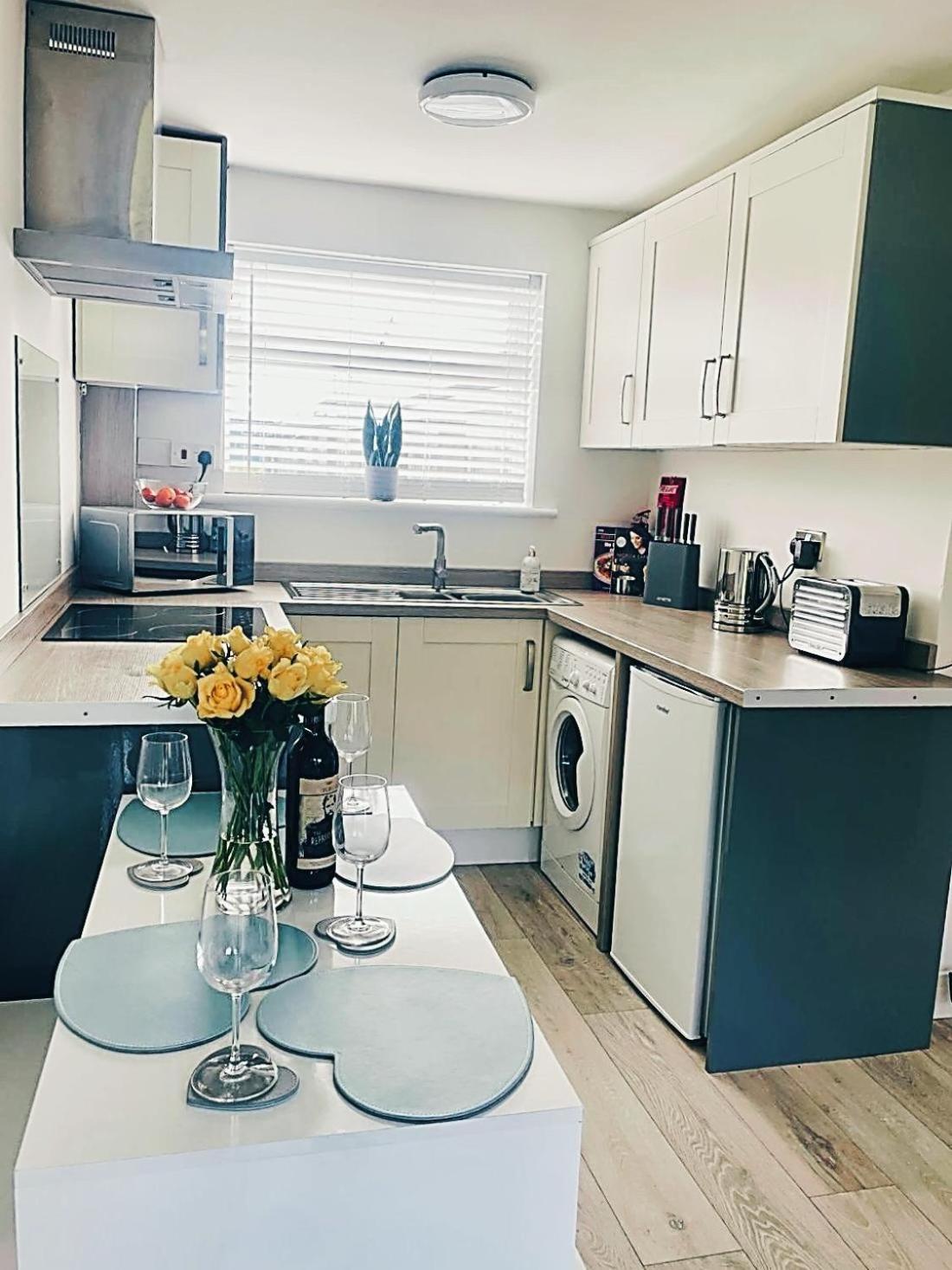 Look No Further Gorgeous Newly Renovated Contemporary Chalet Sandown Bay Holiday Centre Kültér fotó