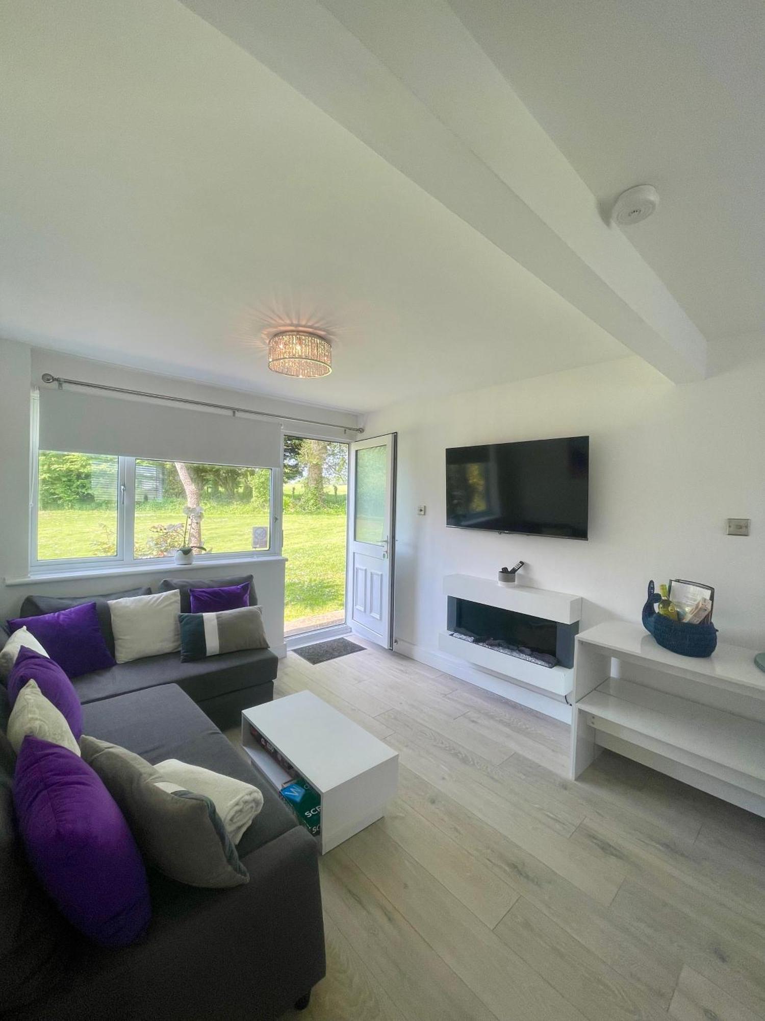 Look No Further Gorgeous Newly Renovated Contemporary Chalet Sandown Bay Holiday Centre Kültér fotó
